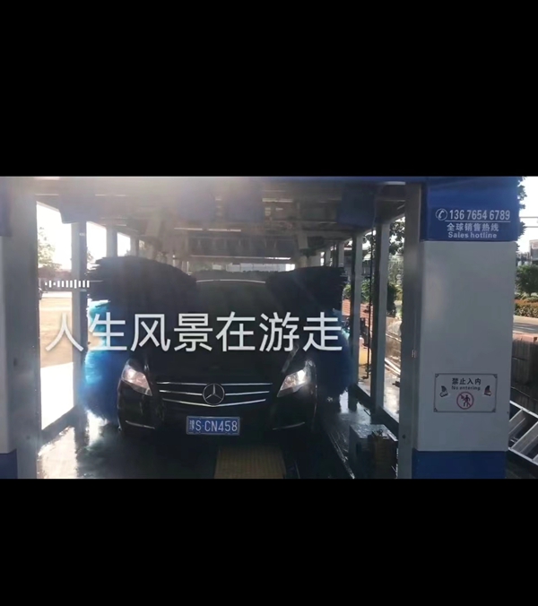 河南信陽-潢川迎賓加油站 連續(xù)式隧道9刷電腦洗車機(jī)安裝完畢調(diào)試現(xiàn)場拍攝